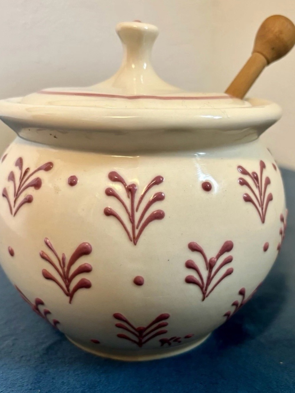 Ceramic Honey Jar with Lid in Cream and Pink